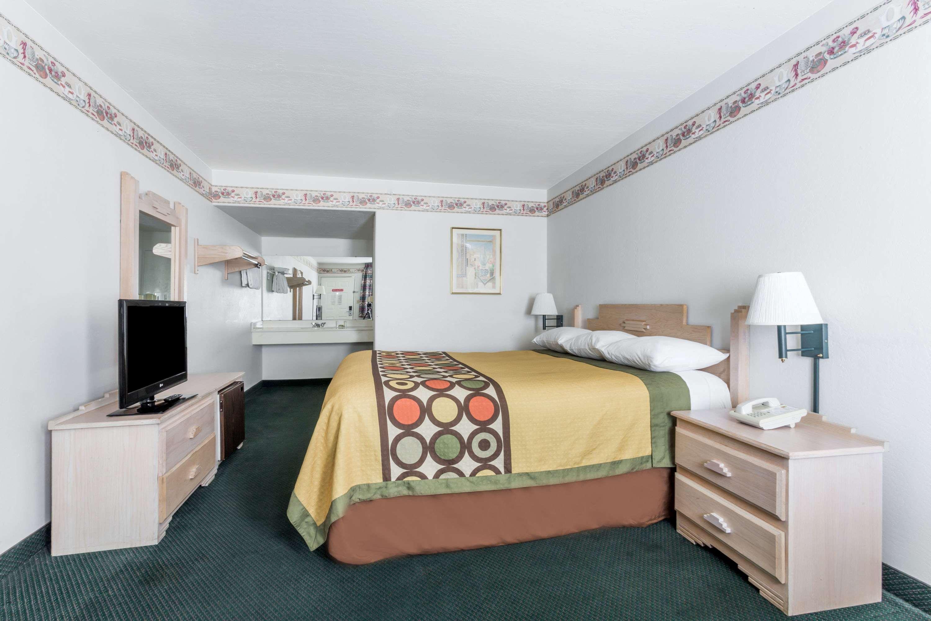 Hotel Super 8 By Wyndham Cottonwood Exterior foto