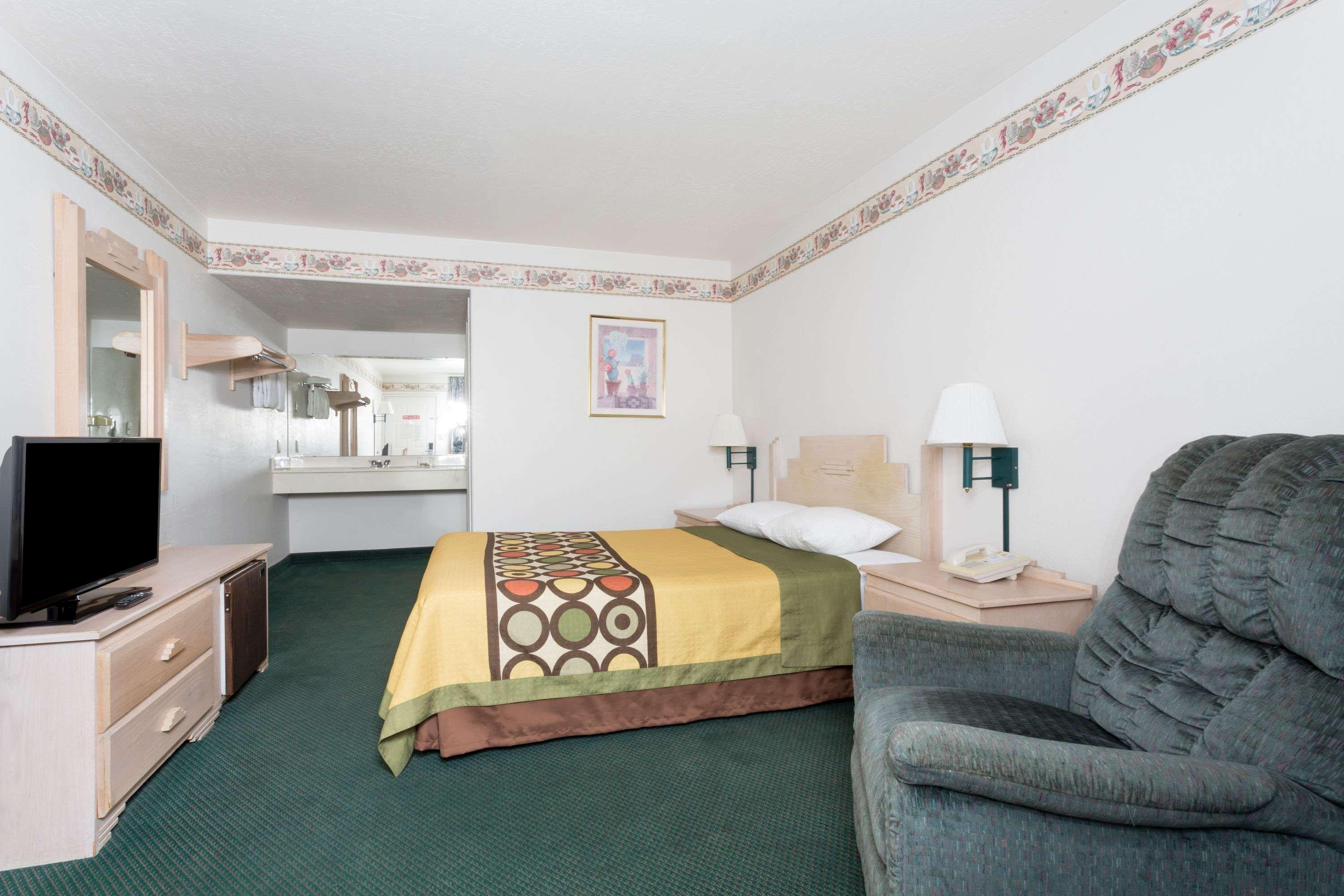 Hotel Super 8 By Wyndham Cottonwood Exterior foto